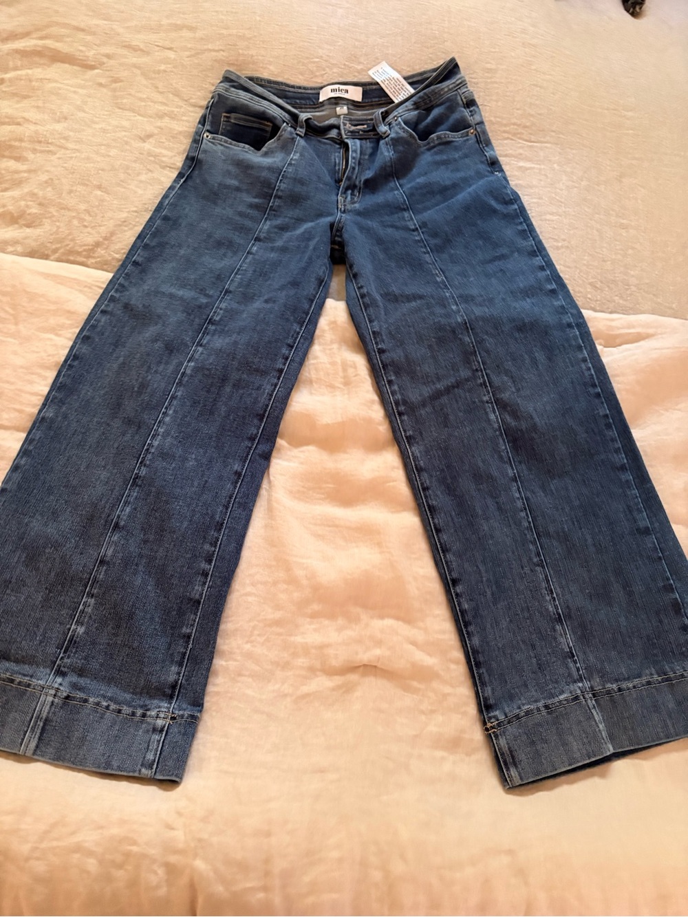 Mica
Los Angeles Dark Blue Wide-Leg Jeans
